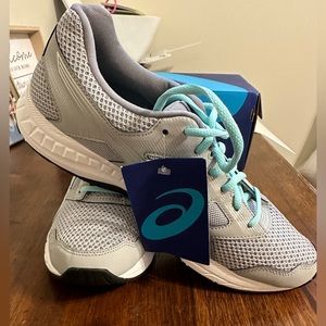 ASICS Gel Contend 5 
Size 10 WIDE